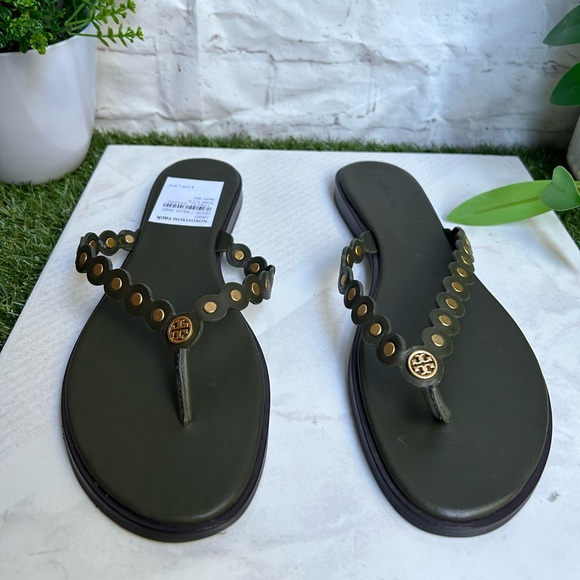 TORY BURCH BENTON SCALLOPED
SANDALS THONGS IN LECCIO GREEN BRASS women size 9.5 - Picture 4 of 17